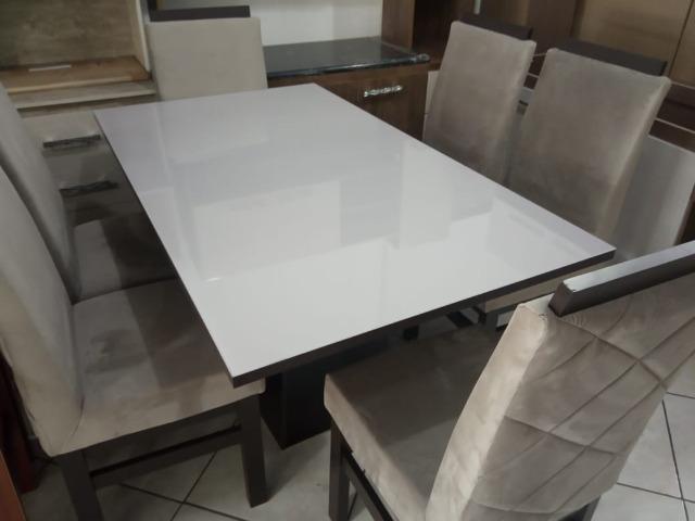 Mesa de vidro com 6 cadeiras