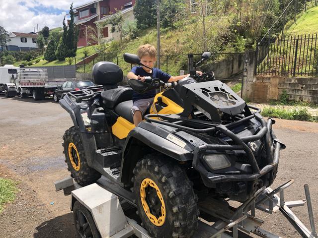 Quadriciclo automático 800cc can am