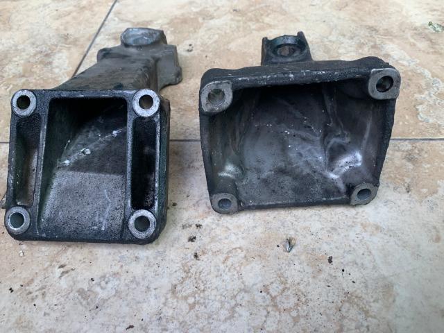 Suporte do coxin da mercedes sprinter cdi 311ou313 original cada 80 reais - Foto 3