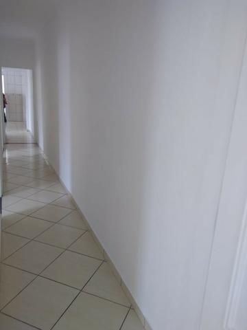 Casa de três dormitórios e sacada - Foto 7