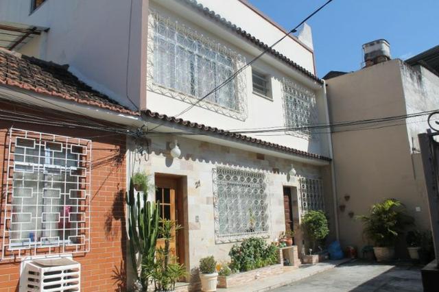Espetacular Casa-Condomínio Fechado-Localização Privilegiada em Olaria