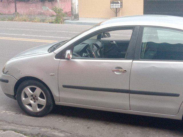VENDO POLO SEDÃ 1.6 2005 10 MIL