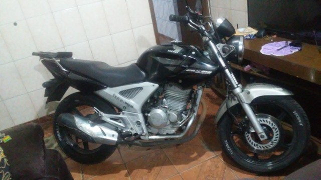 VENDO TWISTER 2008 OU TROCO