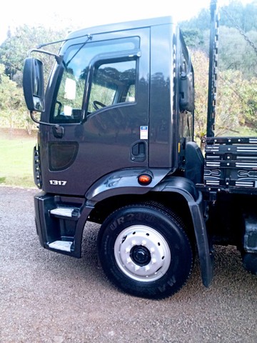 CARGO 1317 2012 COM APENAS 148.000 KM!!!
