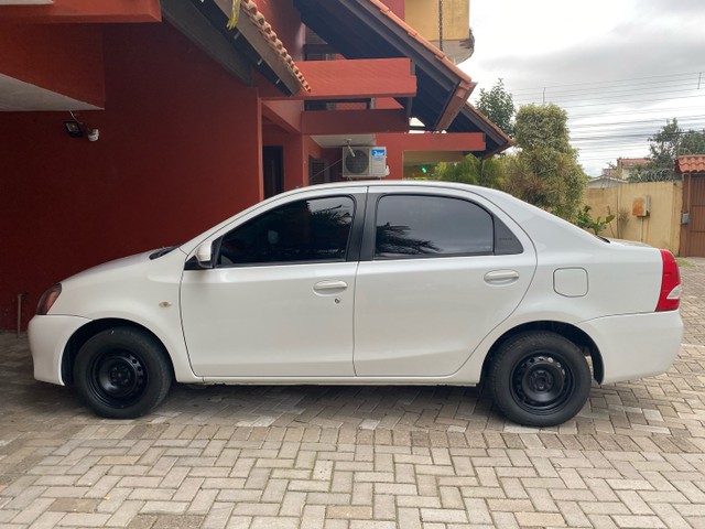 TOYOTA ETIOS XS MODELO 2016 IMPECÁVEL