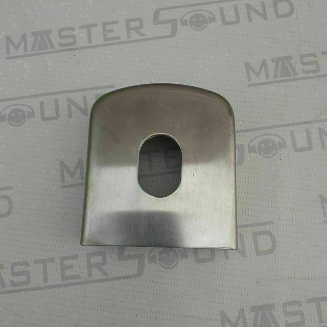 Calha cromada para engate. Nova. Colocada.