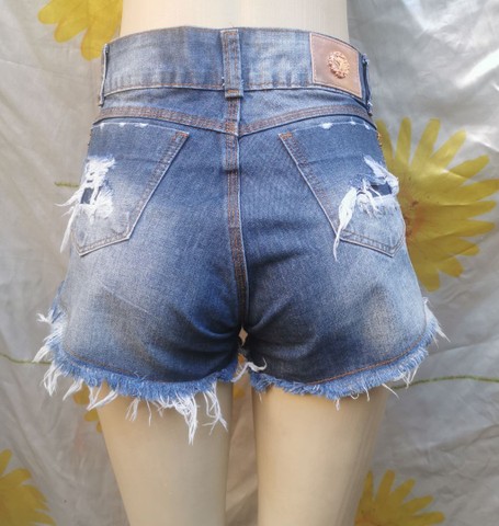 Short jeans idise com pérolas tam 38 - Foto 2