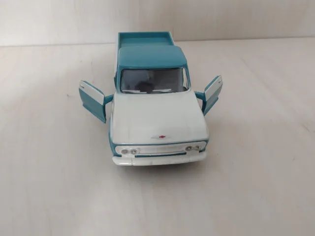 Miniatura - Chevrolet C15 - 1:43 (11 cm.) - Azul e Branca