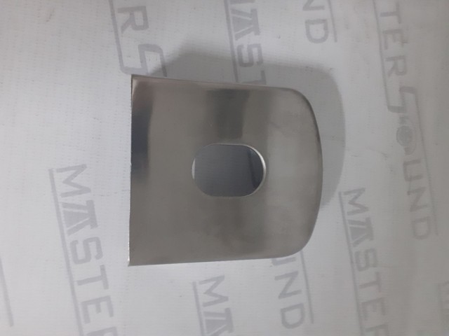 Capa cromada para engate.  Nova. 