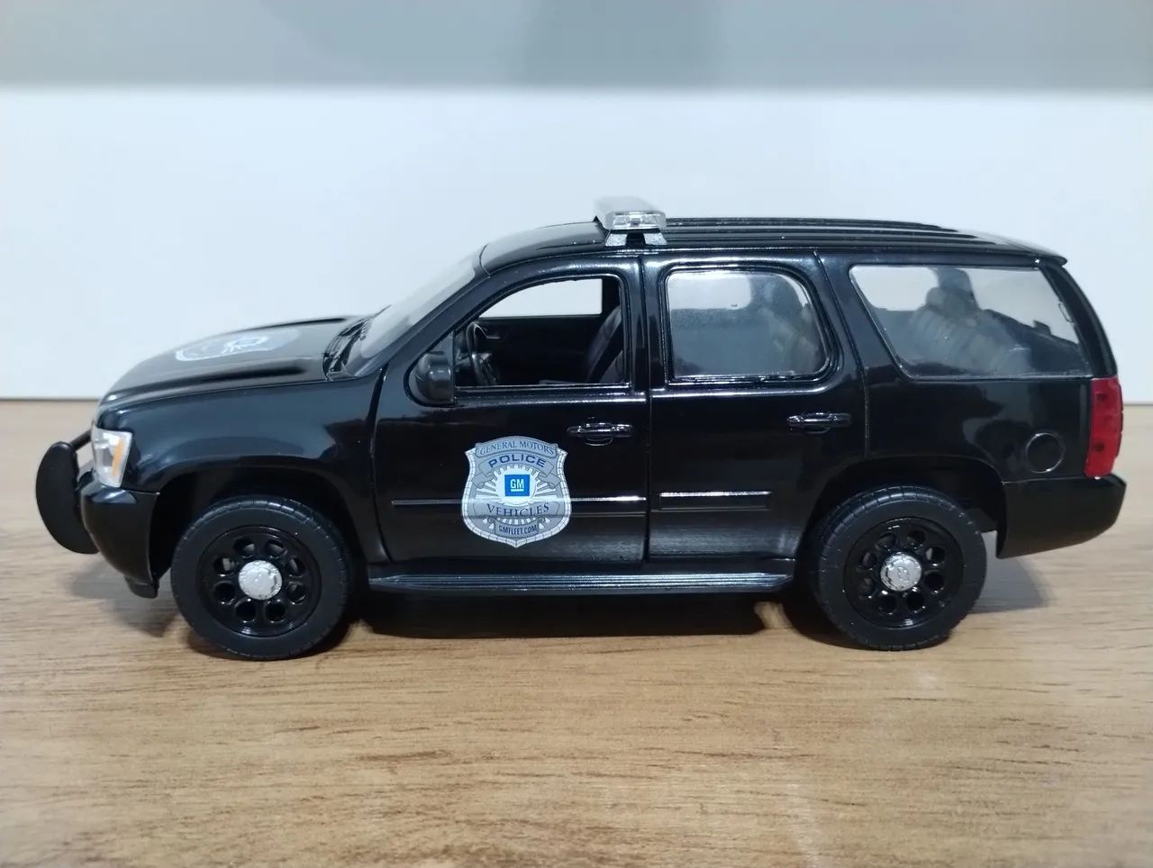 Miniatura Chevrolet Tahoe police polícia welly 1/24-1/27 - Foto 2