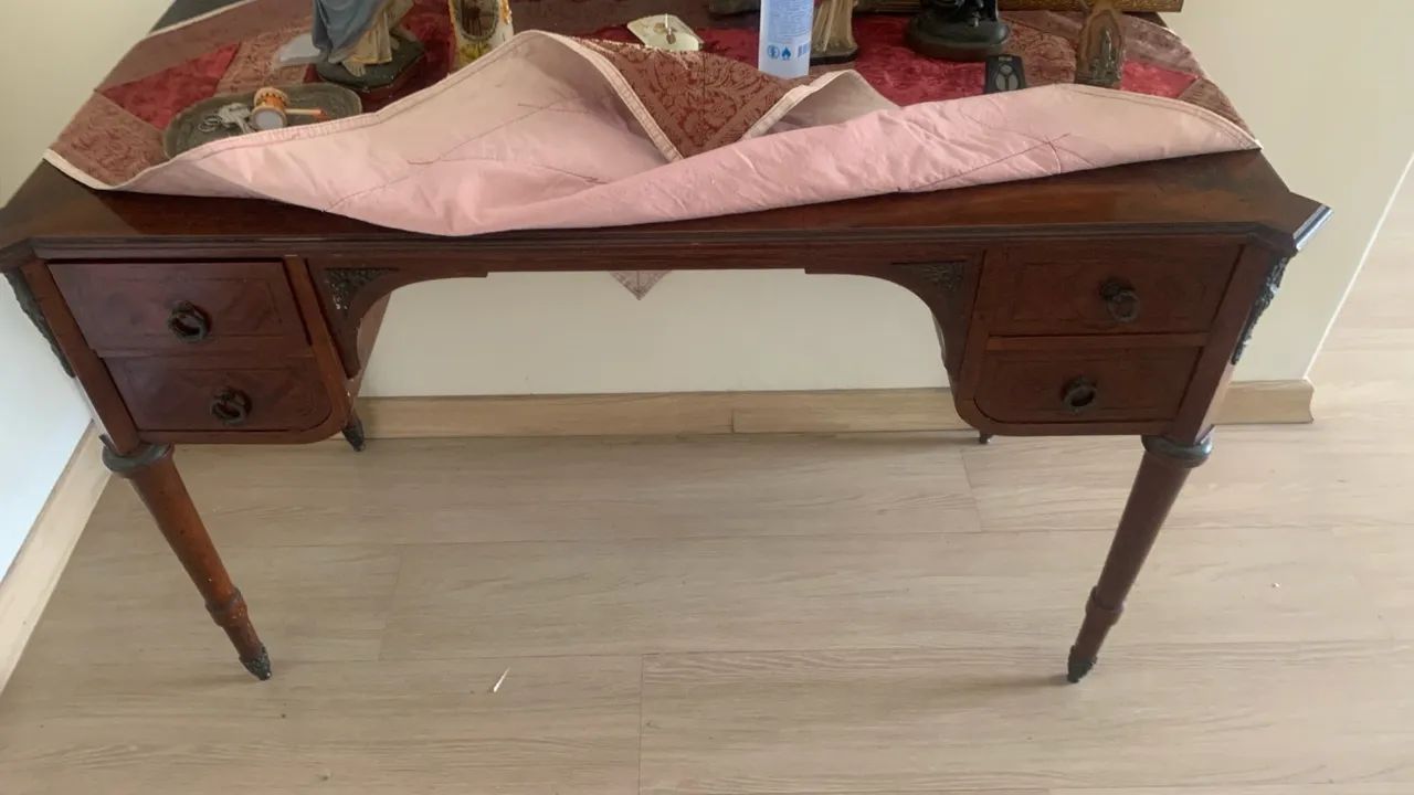 Móvel Antigo em Madeira