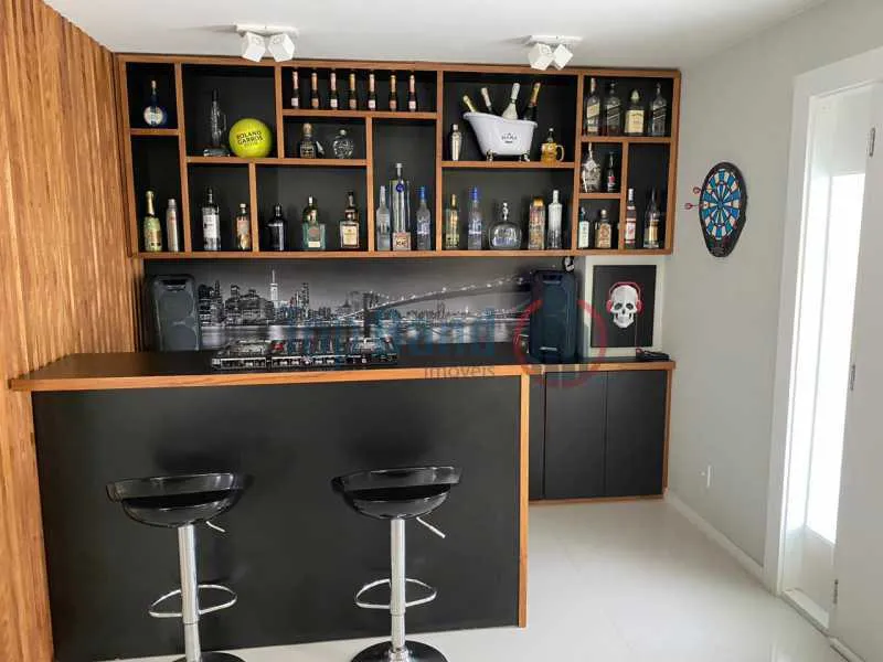Apartamento - / Residencial / Recreio dos Bandeirantes