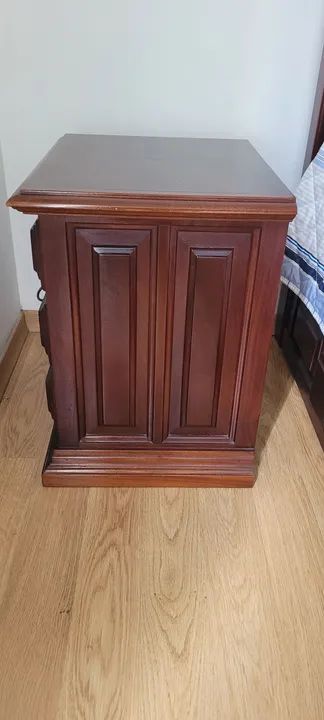 Antiga mesa de cabeceira de madeira maciça - Foto 3