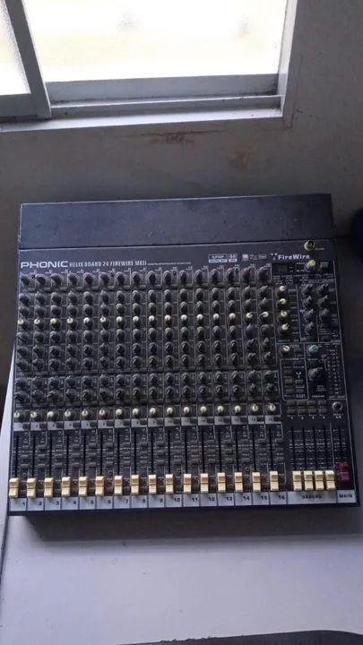 Mesa de som phonic profissional 