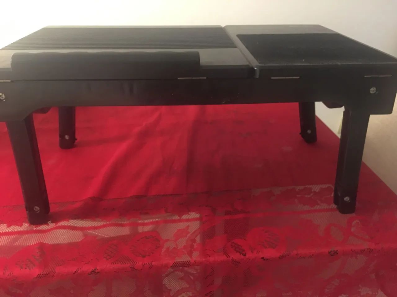 Mesa portátil para notebook com lâmpada e entradas usb