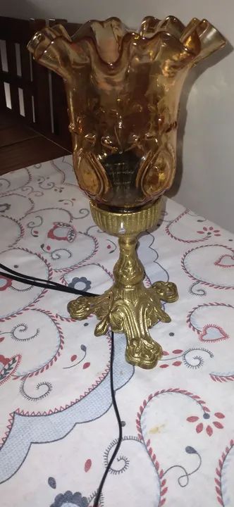 Abajour antigo de bronze com cupula de vidro  - Foto 2