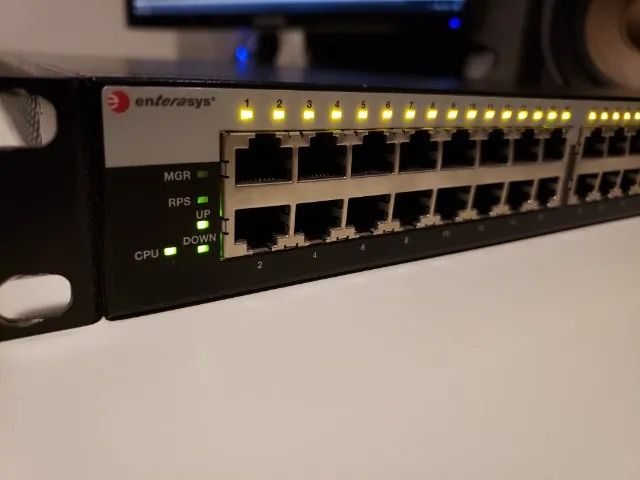 Switch Roteador Gigabit 48 Portas Enterasys com 4 portas para fibra ótica