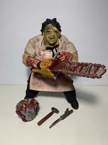Leatherface Massacre Da Serra Elétrica Mezco 23cm
