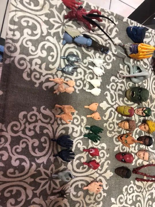 Lote heads e mãos marvel Legends  - Foto 2