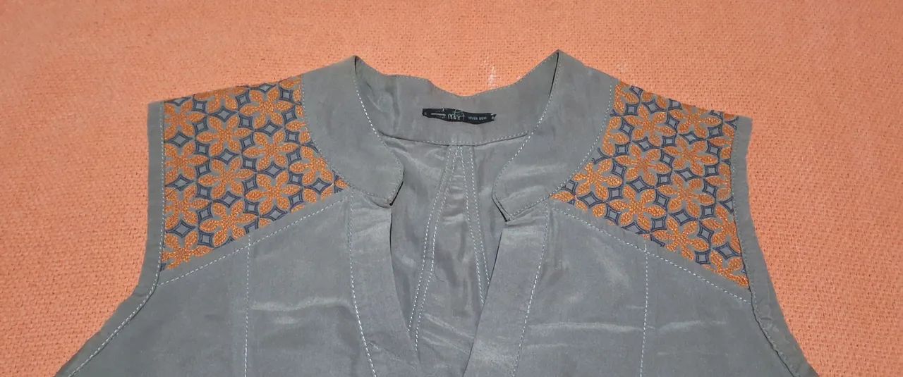 Vestido Cinza Sem Mangas Detalhe Borda marca Cantão do - Foto 3