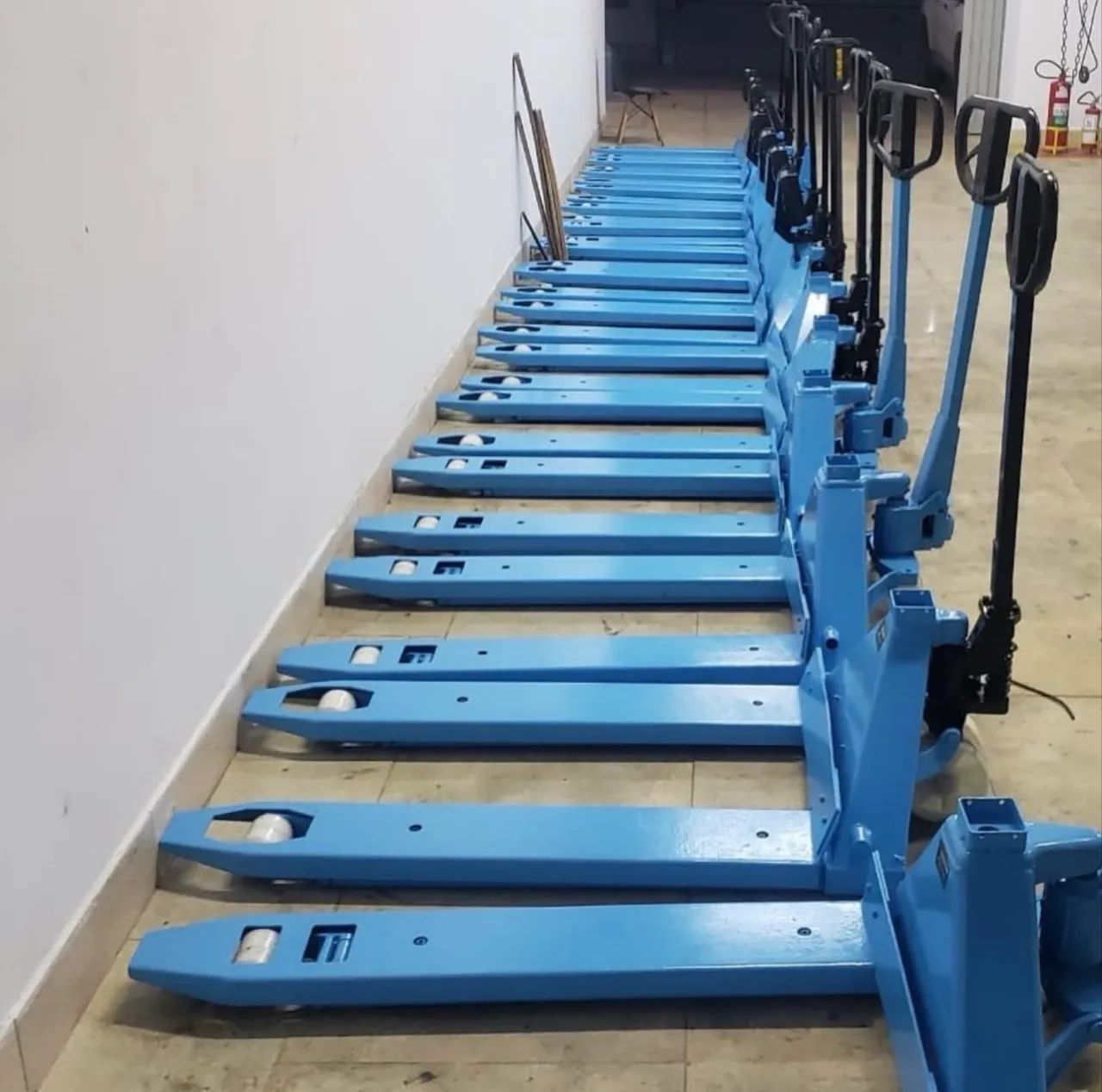 Paleteira 2500 kg 