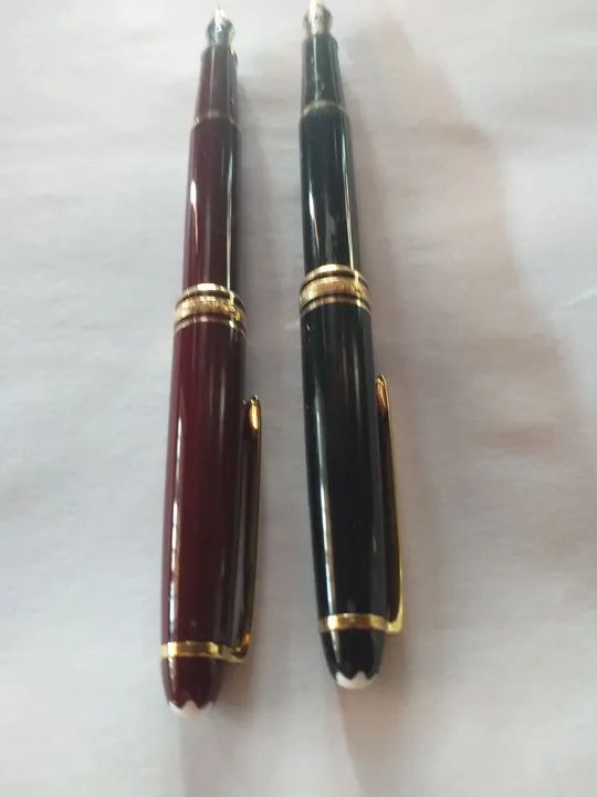   vendo duas belíssimas canetas modelo pena  originais Montblanc . 