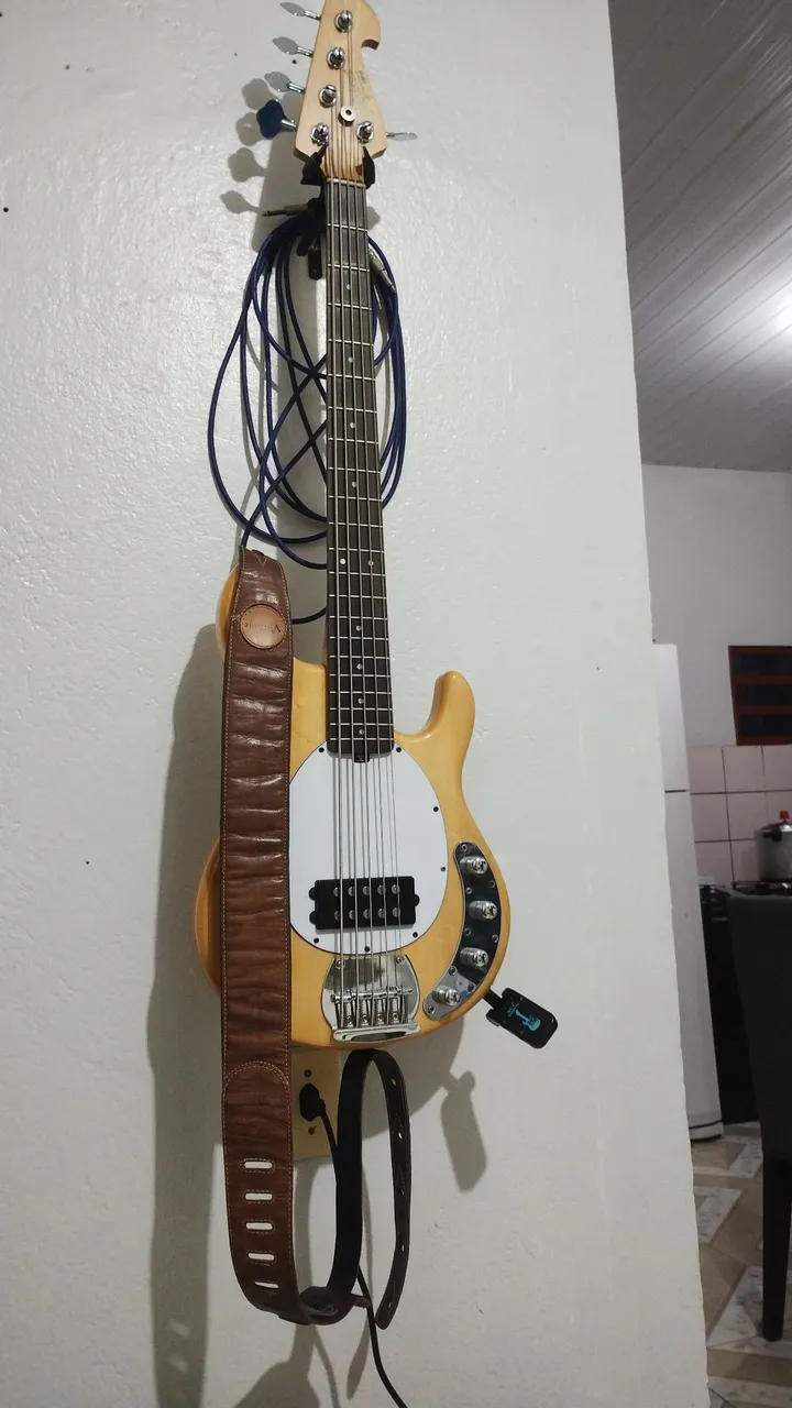 Baixo 5 Cordas Music Man Stingray