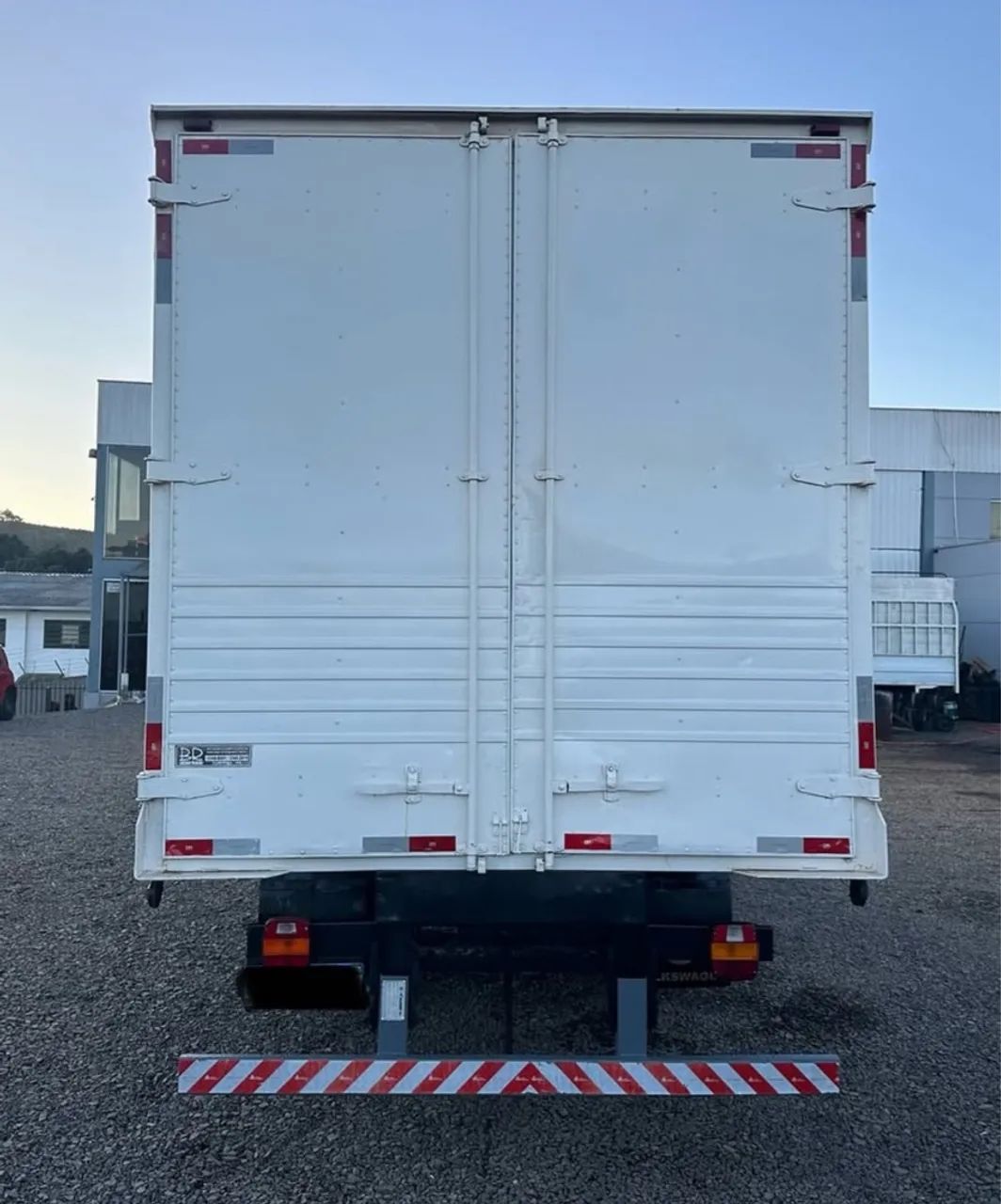 Caminhão Ford Cargo 815 Bau - Foto 4