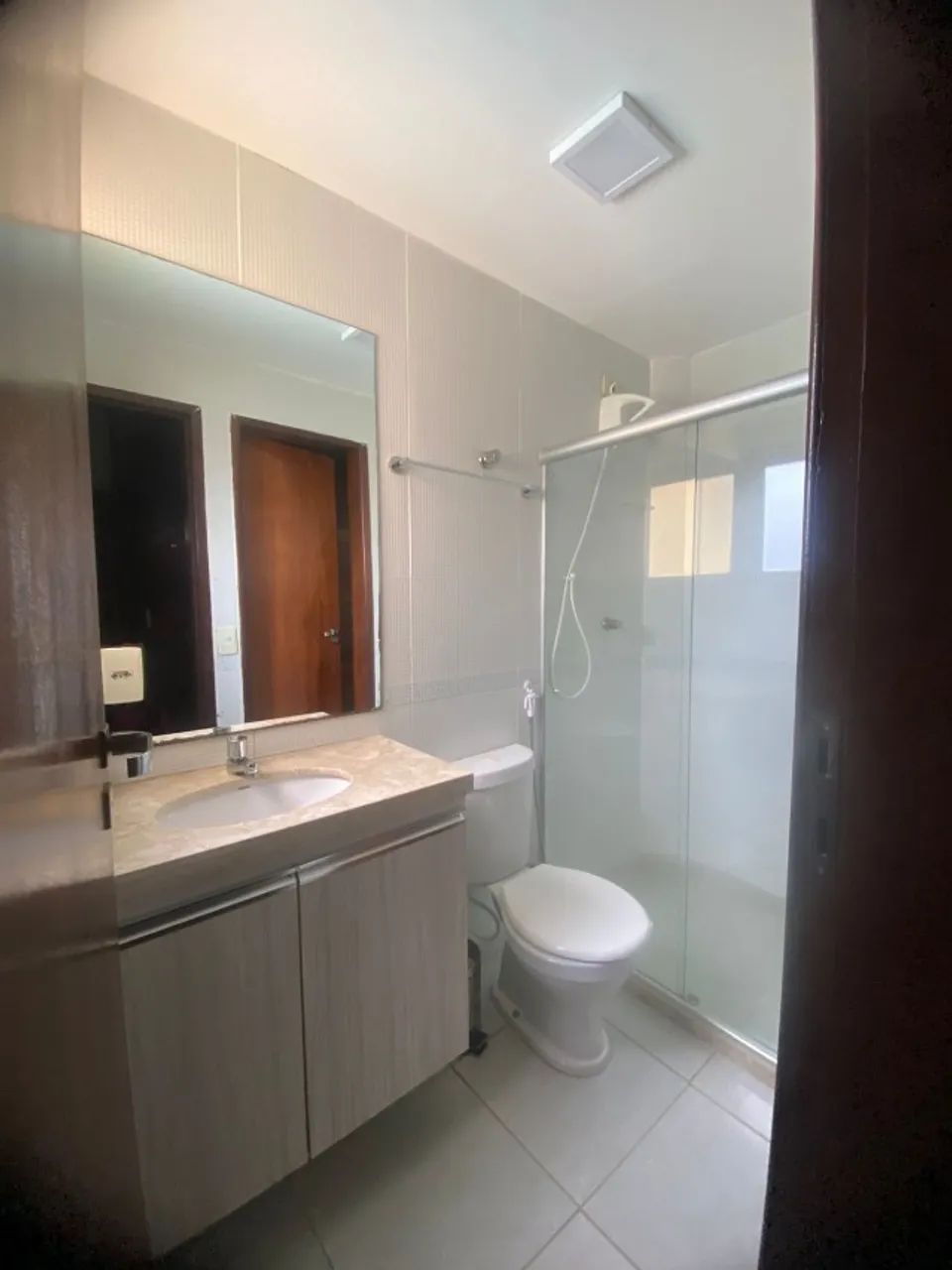 Flat 3 Qts, Perto das piscinas e próximo ao lago - Foto 2