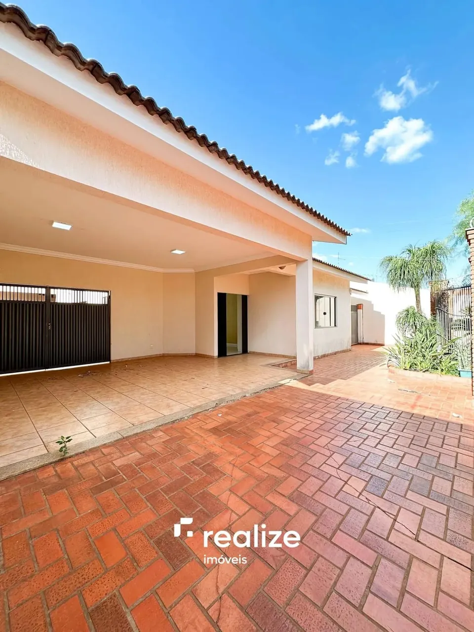 Casa disponível para locação comercial, próximo a Avenida José Walter, excelente localizaç