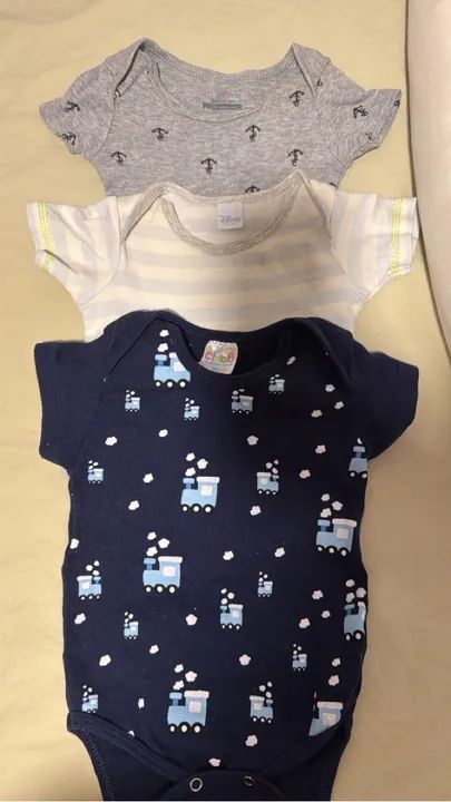 Macacões de menina azul rosa e salmão com detalhes de marca  - Foto 6