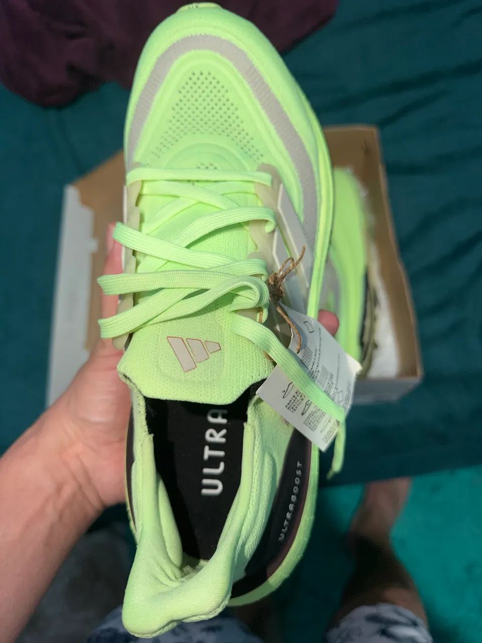 Vende se adidas ultraboost light original na caixa nunca usado na cor verde limão.   - Foto 5