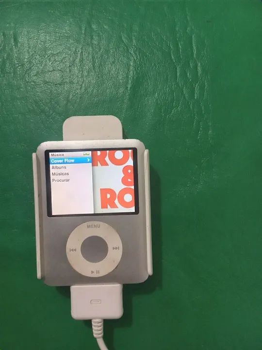 iPod Classic 4GB + ipod shuffle +Carregador Portátil