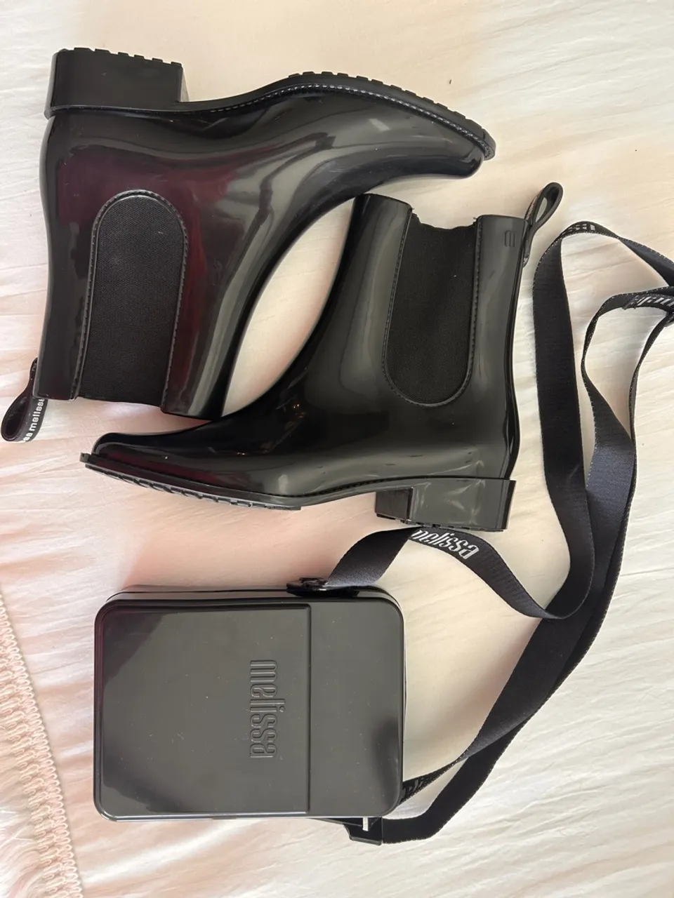 Combo: Botas Melissa Chelsea Preta + bolsa