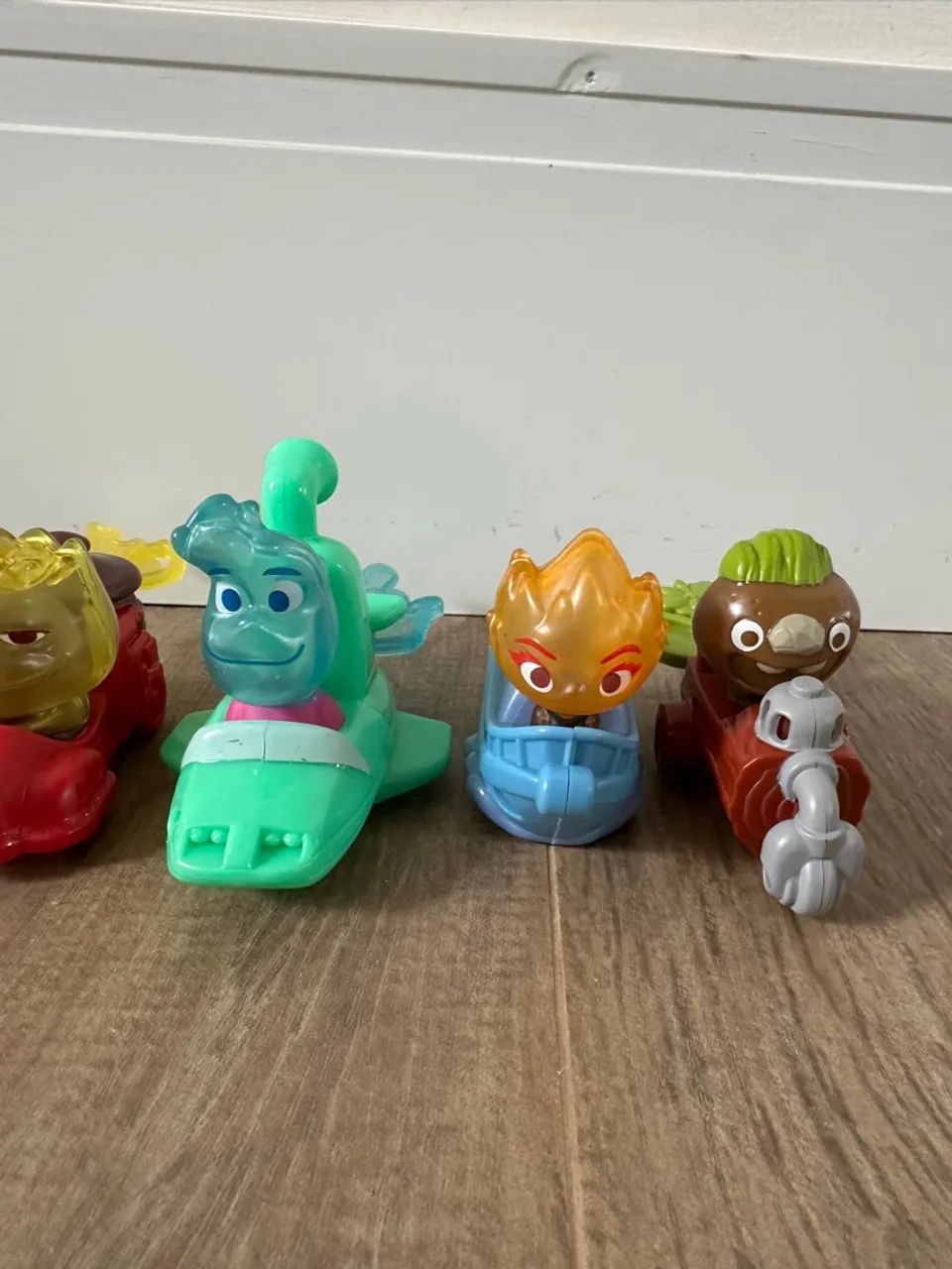 brinquedos bonecos mcdonalds elementos disney - 6 unidades - Foto 4