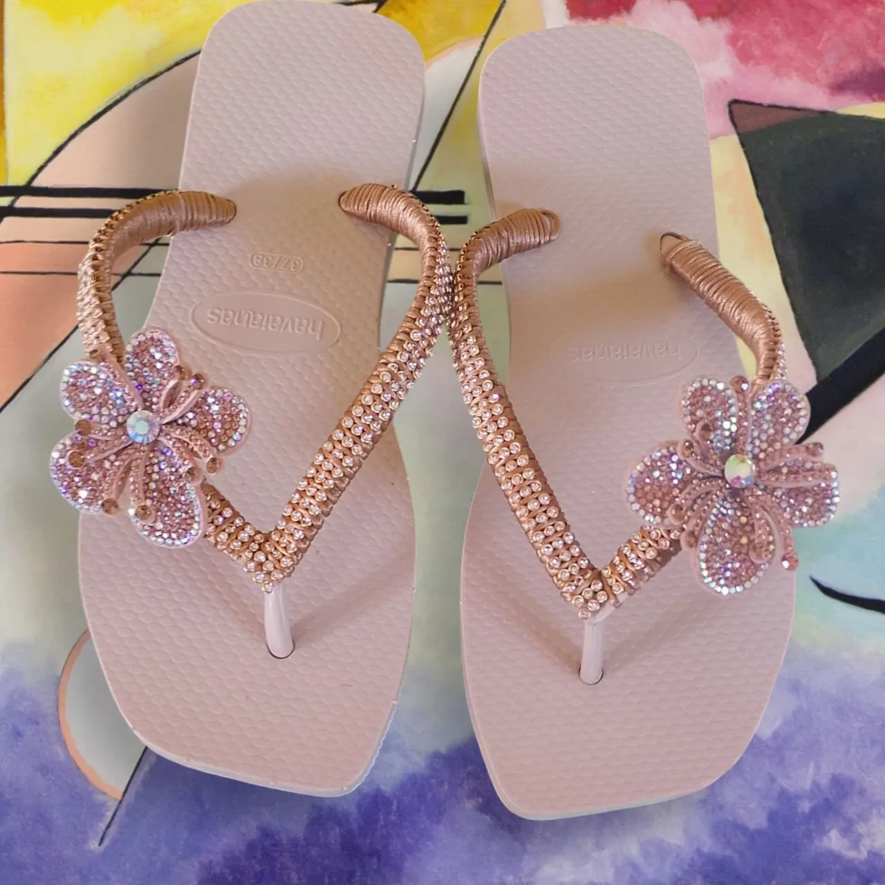 Chinelo Havaianas Customizado com Strass e Flores