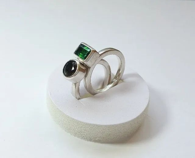 Conjunto de Aneis Prata 925 com Zirconia Verde. Tamanho 24 - Foto 5