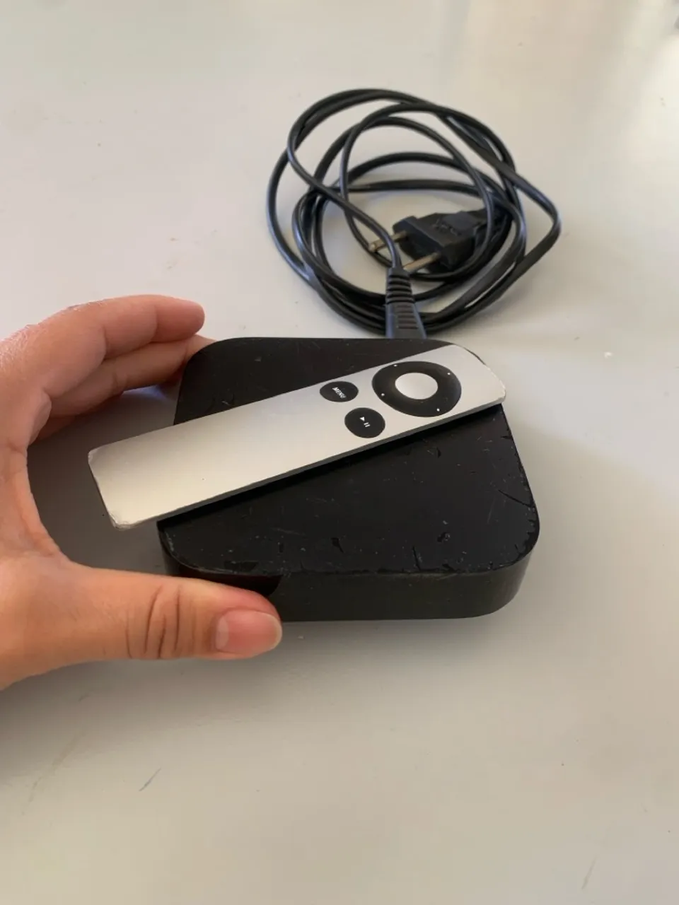 Apple TV (3ª Geração) com Controle Remoto e Cabo de Energia