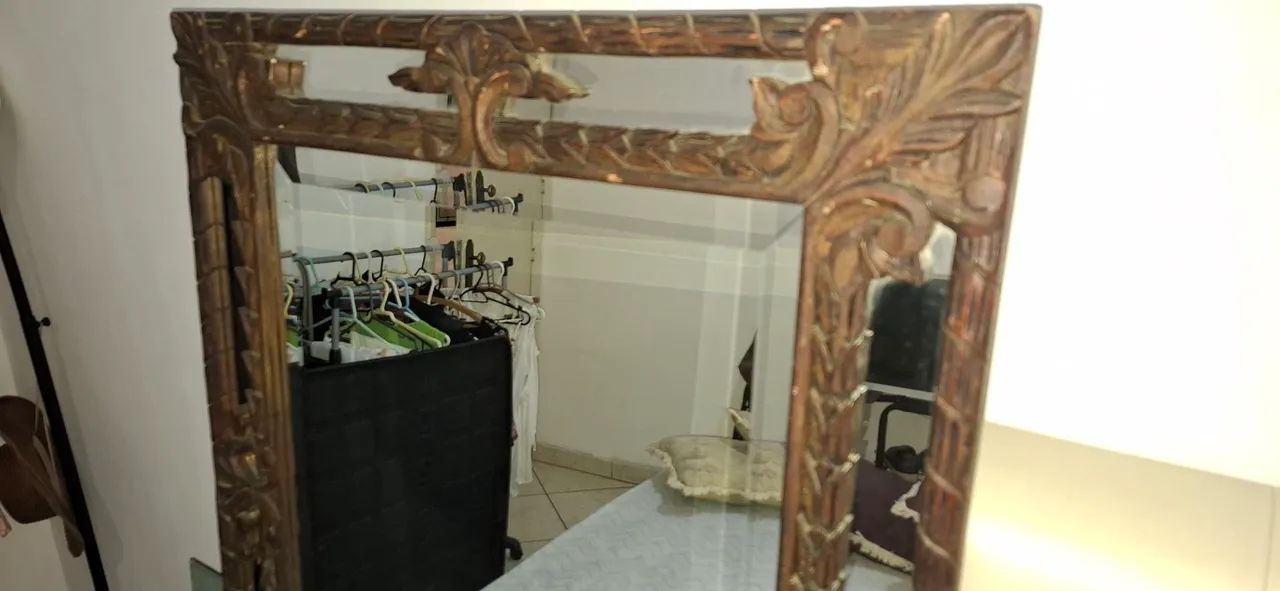 Espelho de madeira com moldura trabalhada bisotado  - Foto 3