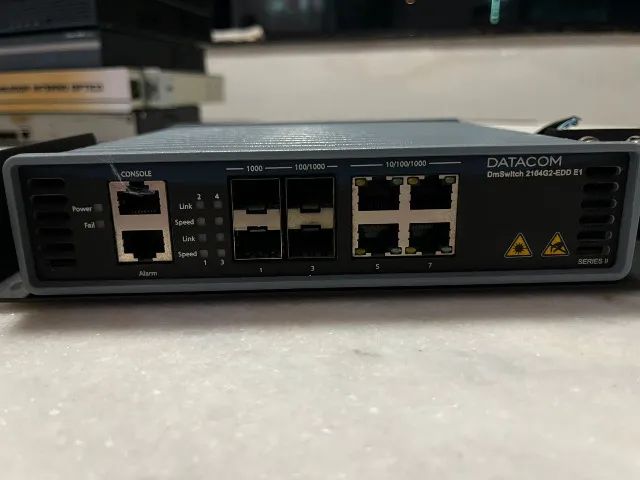 Switch Carrier Ethernet Datacom DmSwitch 2104G2-EDD E1 - 4x GE + 4x Combo + EDD - Foto 2
