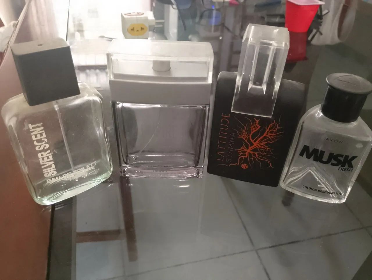 Vidro vazio de perfume