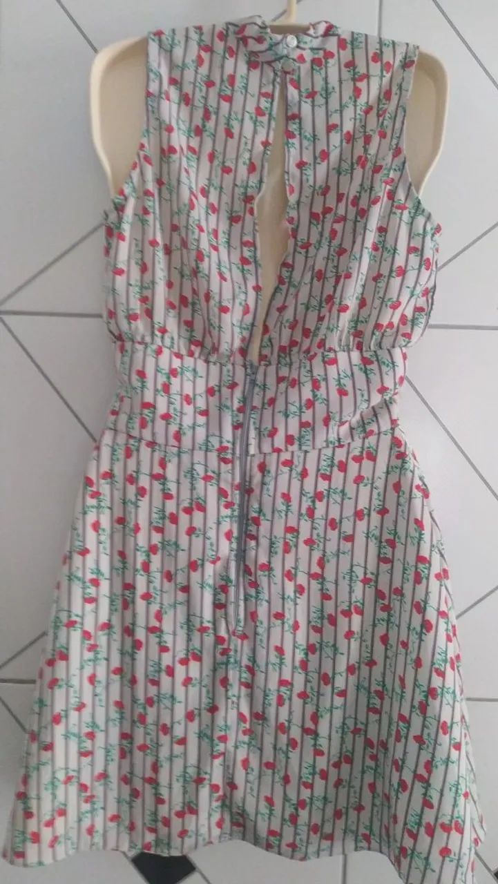 Vestido florido com listras - Foto 2