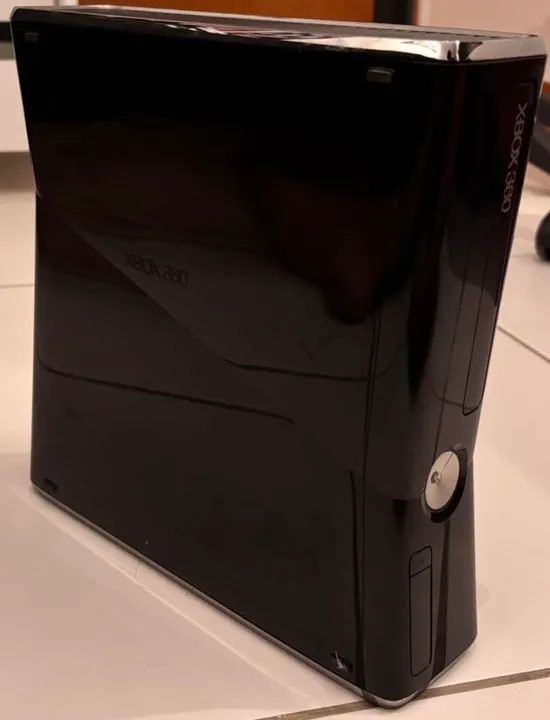Xbox 360 Slim Preto com 23 Games