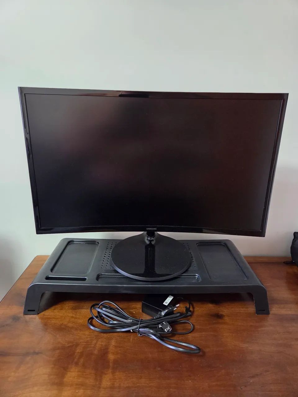 Monitor Curvo Samsung 24' Polegadas, 75 hz, AMD Free Sync + Suporte ...