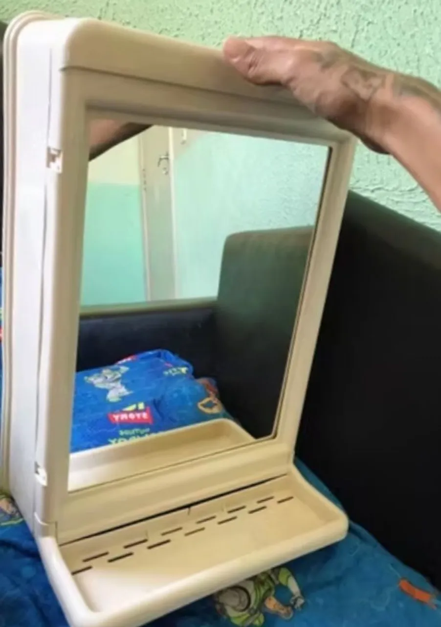 Organizador armário de parede com espelho cor Pêssego Rosato 