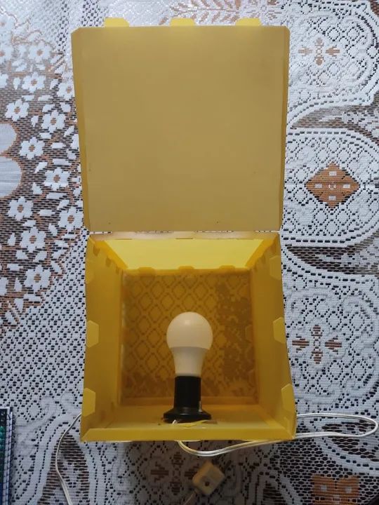 Abajur / luminária Quadrado Amarelo  - Foto 3