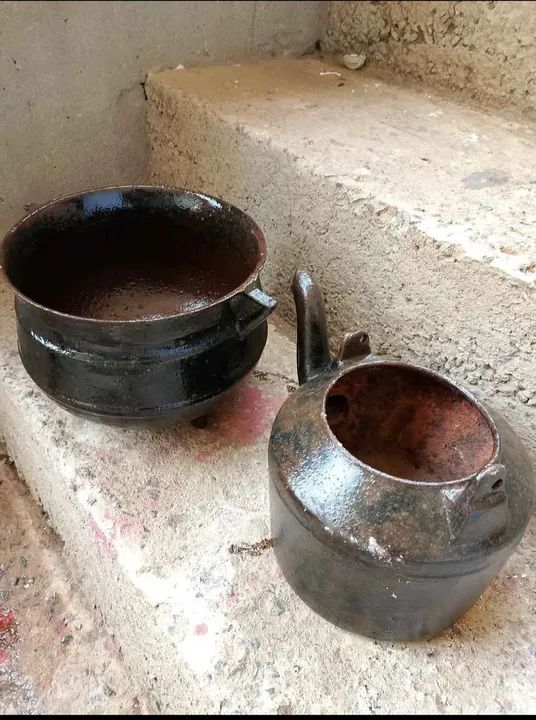 Caldeirão pequeno e bule ferro fundido  - Foto 3