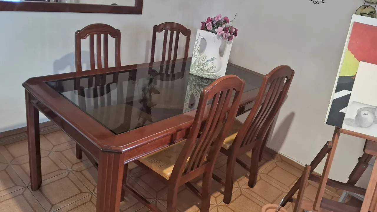 Mesa de Jantar Seminova de qualidade!!
