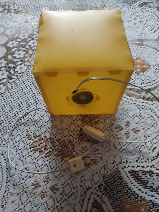 Abajur / luminária Quadrado Amarelo  - Foto 2