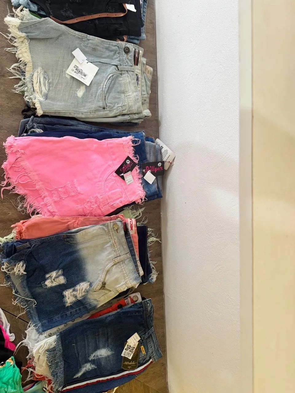 Fechando loja várias roupas para queimar o estoque preços ótimos confira !?